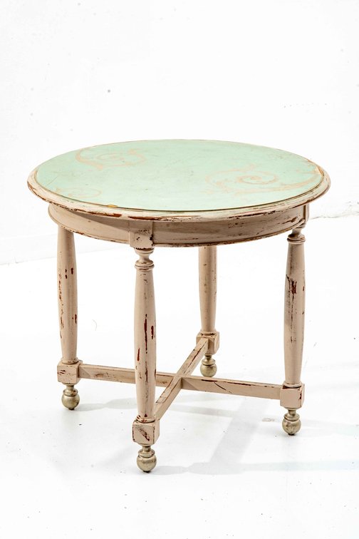 Round Distressed Painted 4 Legged Table