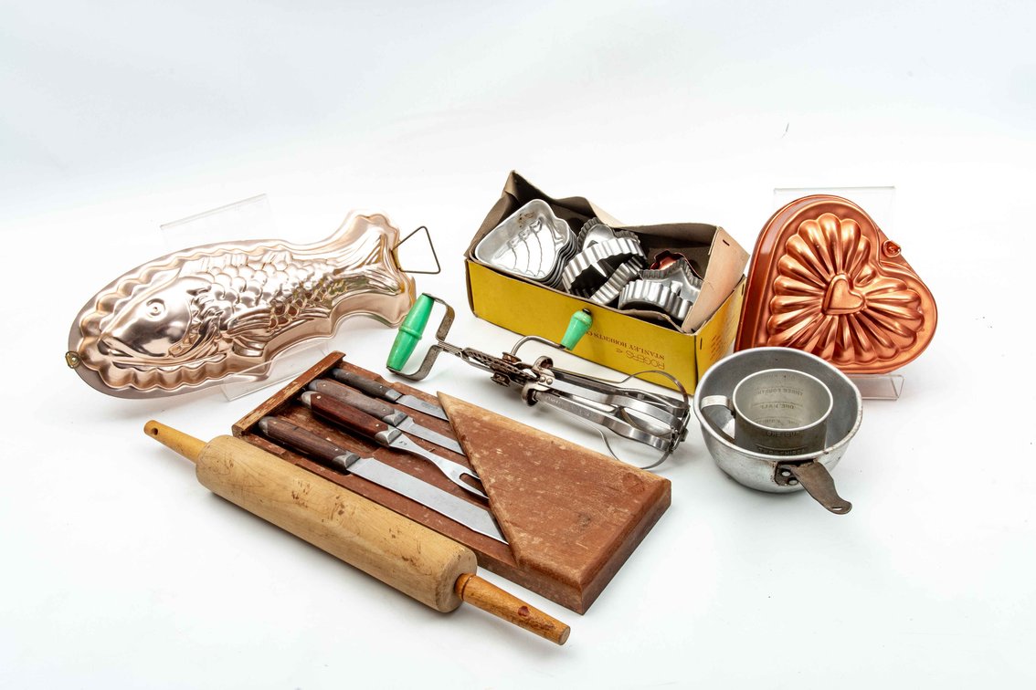 Vintage Kitchen Utensils & Cookware
