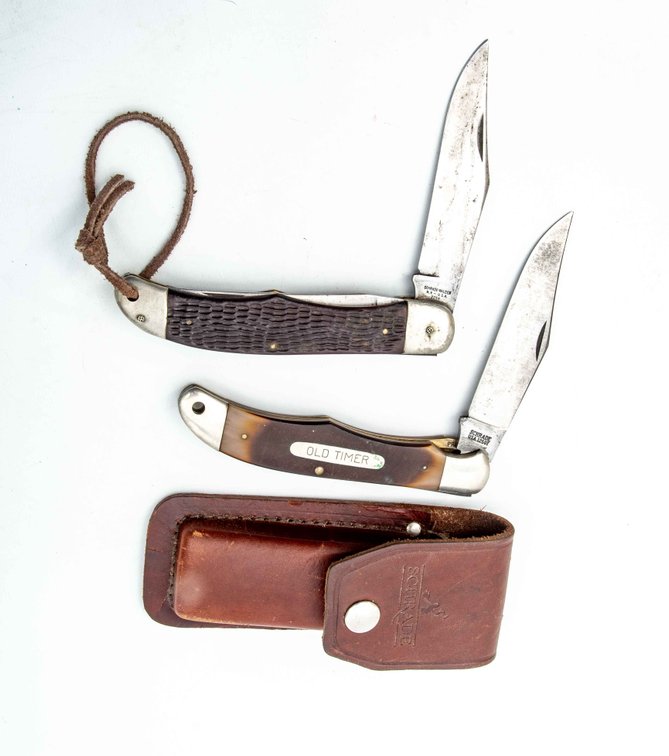 2 Schrade Knives- Folding Hunter & Mustang