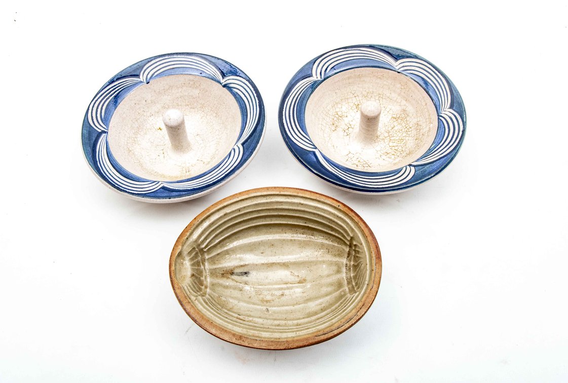 Pair of Scott Currie Apple Bakers & Unsigned Mold