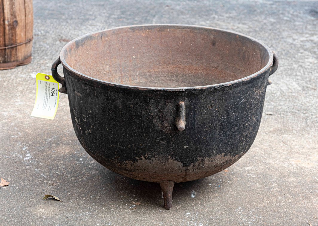 Large Cast Iron 3 Legged Kettle