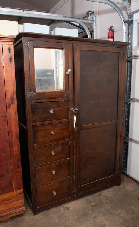 Panel Gentleman's Wardrobe