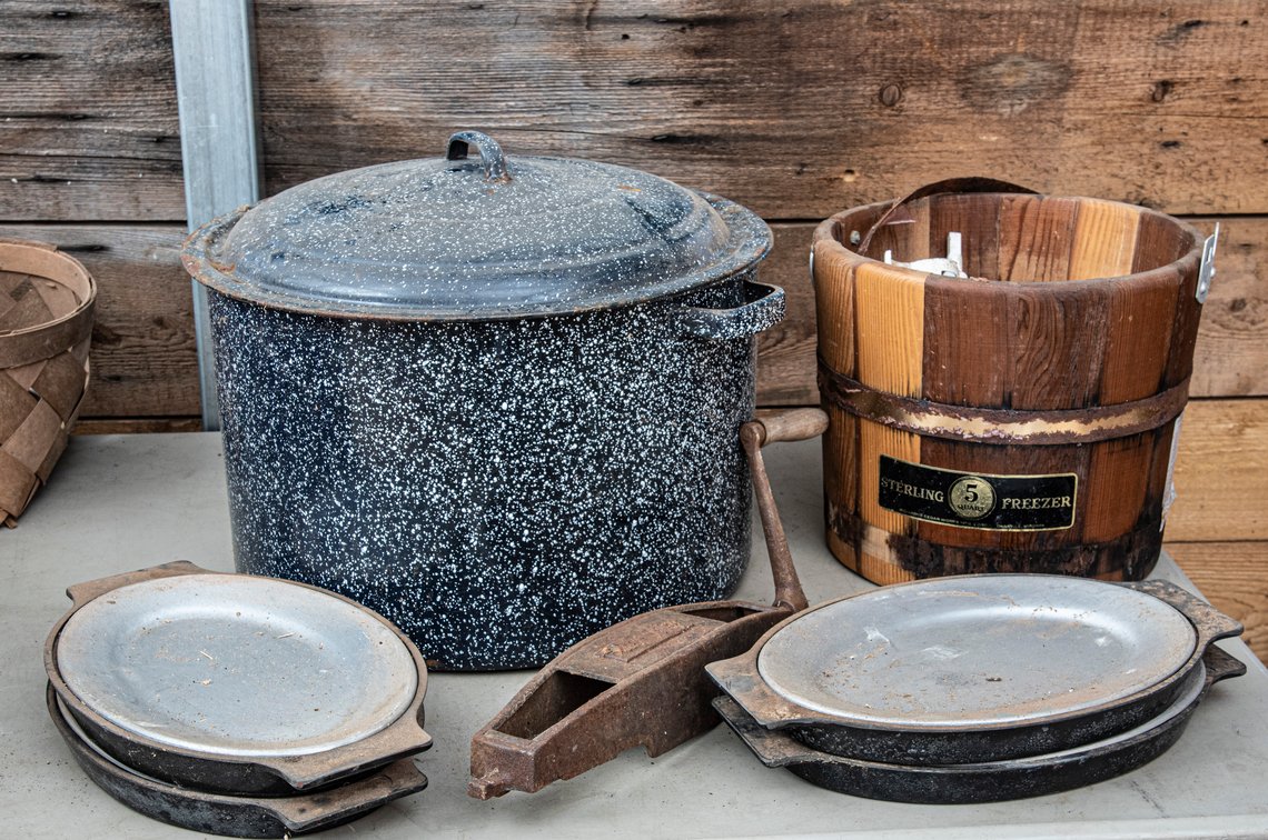 Lg. Splatterware Pot, Ice Cream Churn & Pewter Dis