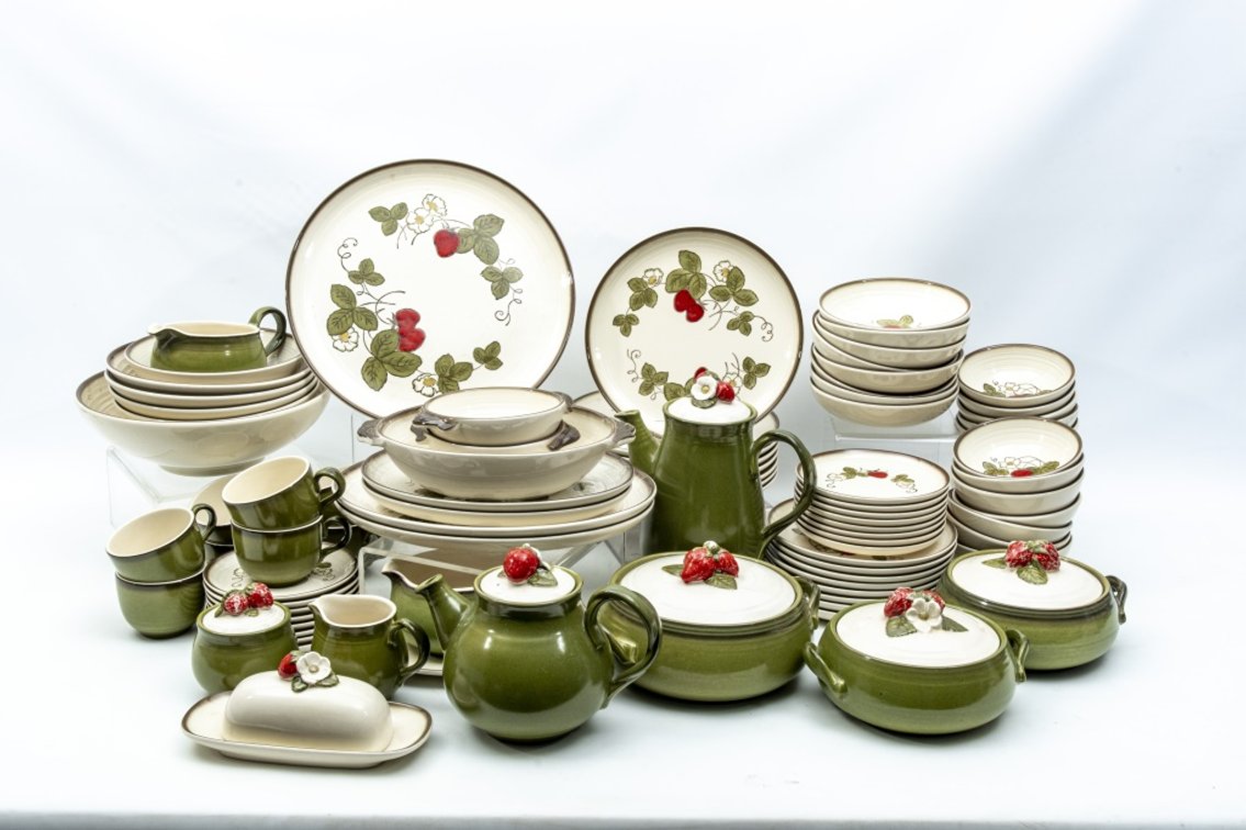 Strawberry Dishes By Metlox California Poppy Trail