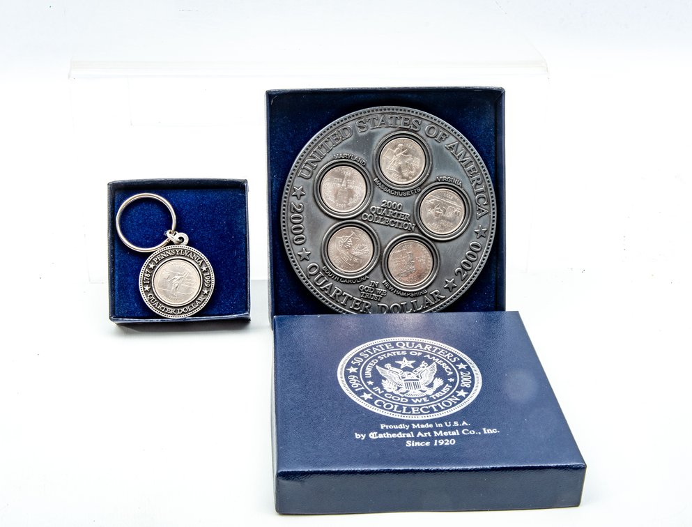 Quarter Shape Dish w/6 State Qtr+ Quarter Keychain