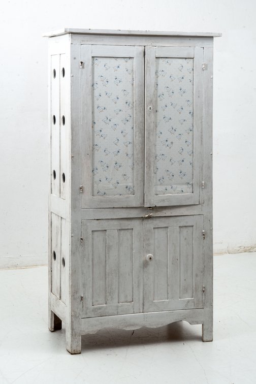 Primitive White Goose-Patterned Pantry