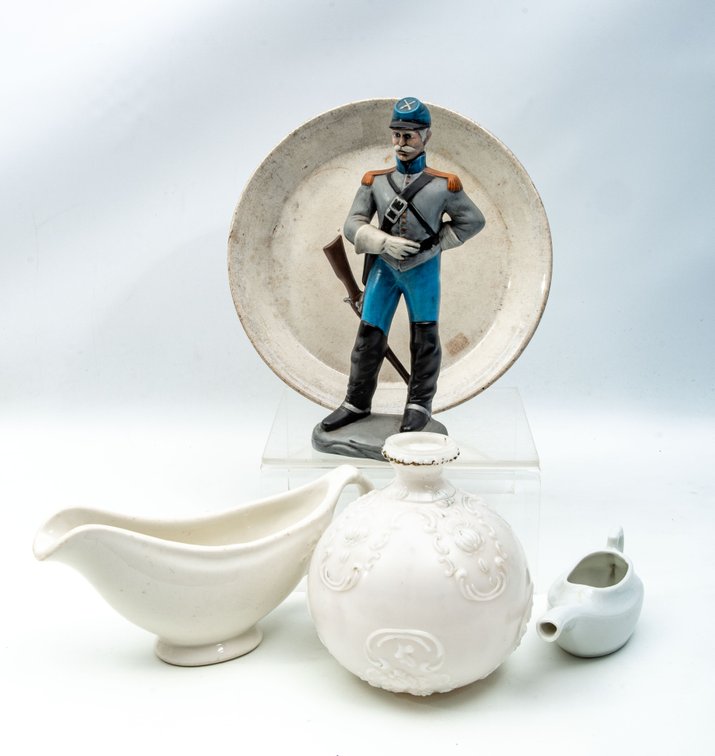 WWII/Civil War: Perion Plate, Barber Bottle, ...