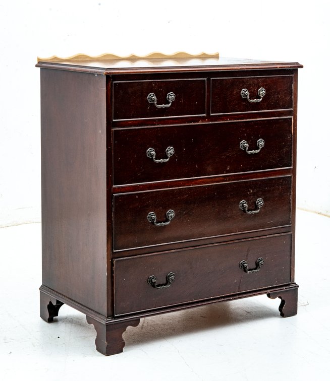Mahogany 5-Drawer Dresser