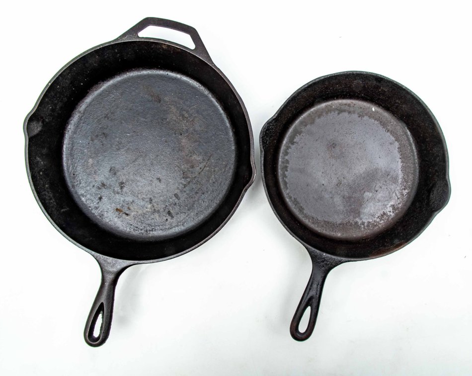 Lodge Skillet & Unmarked Skillet