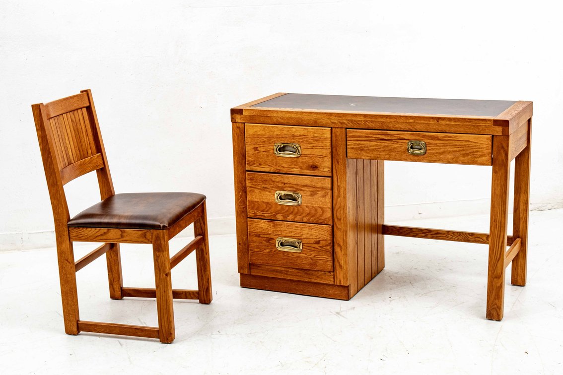 Young Hinkle Furniture Oak Desk w/ Chair