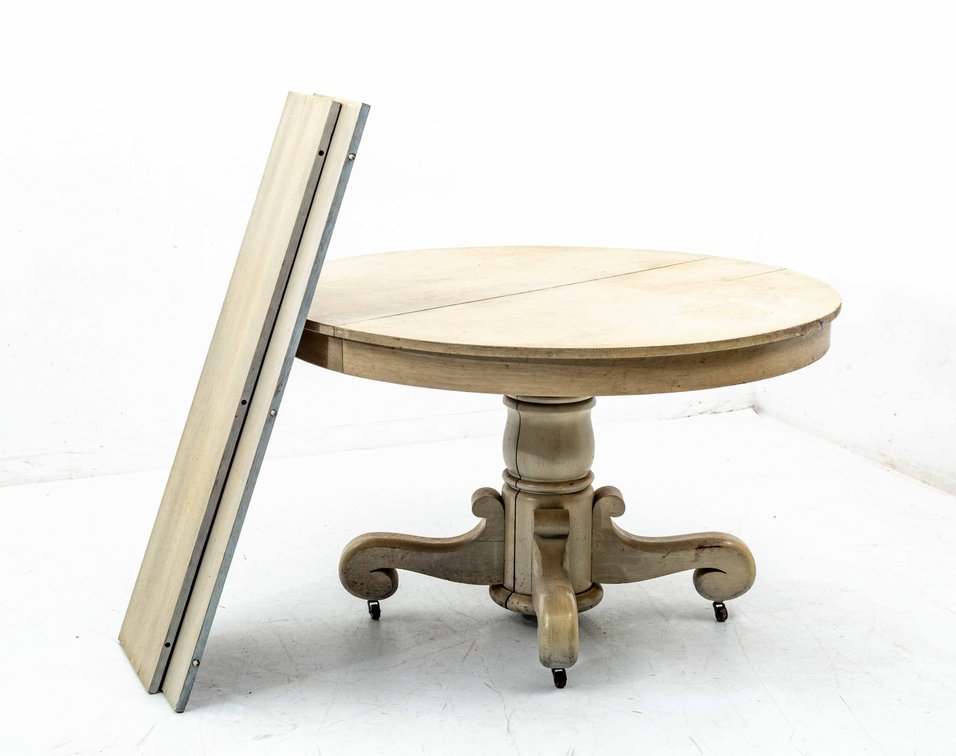 Round Pedestal Base Dining Table