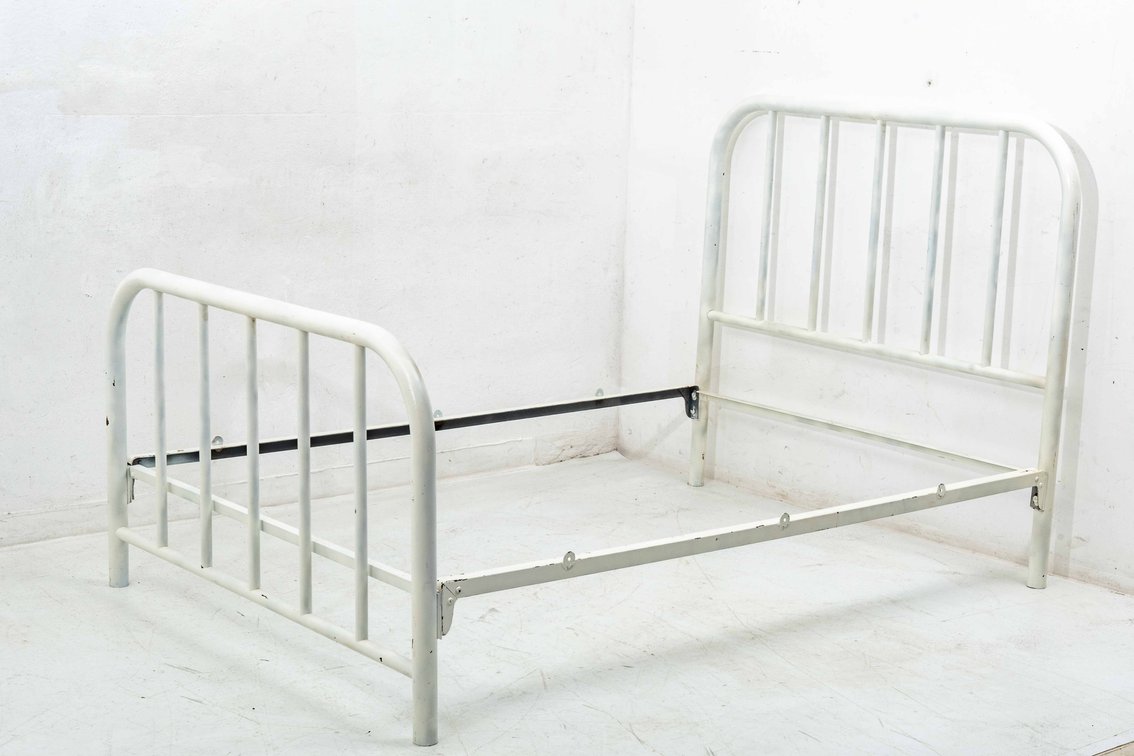 White Metal Twin Bed