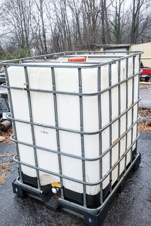 275 Gallon Liquid Storage Tote Tank