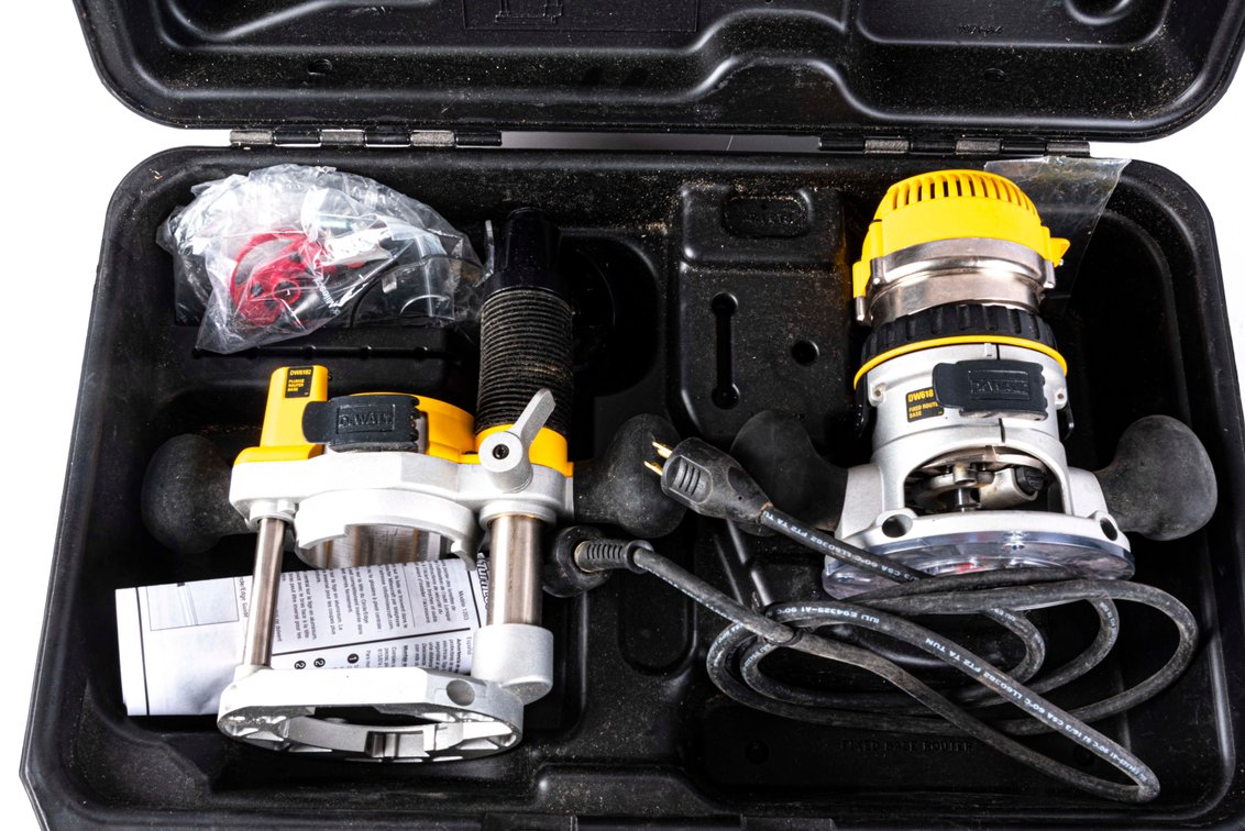 Dewalt Router with Fixed & Plunge Bases-DW618