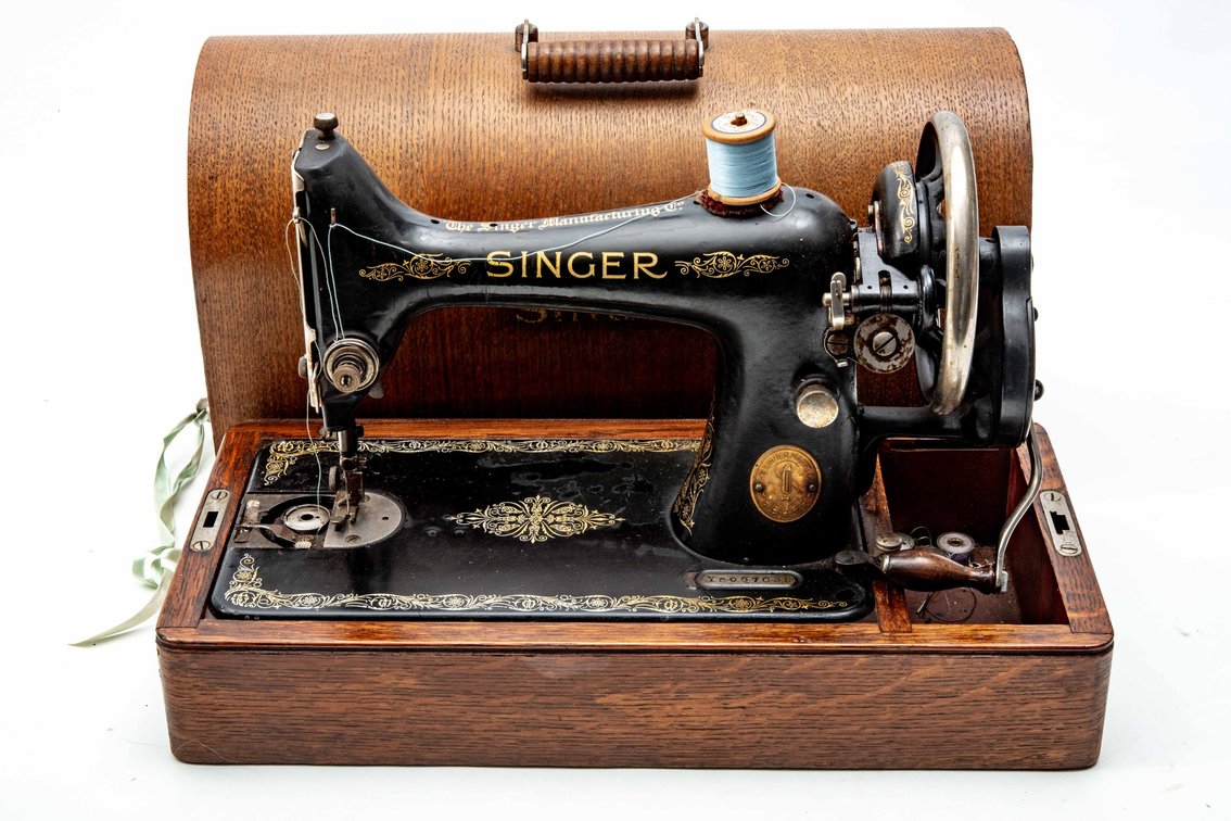 Vintage Portable Singer Manual Sewing Machine