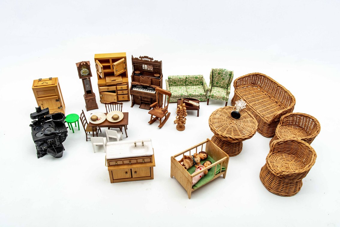 Dollhouse Miniatures & Cast Iron Wood Stove