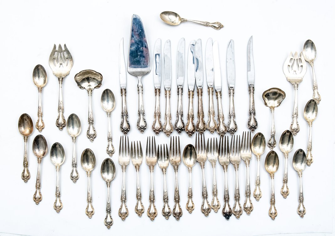 Lunt Sterling Silver Flatware Set- 1435.4 G