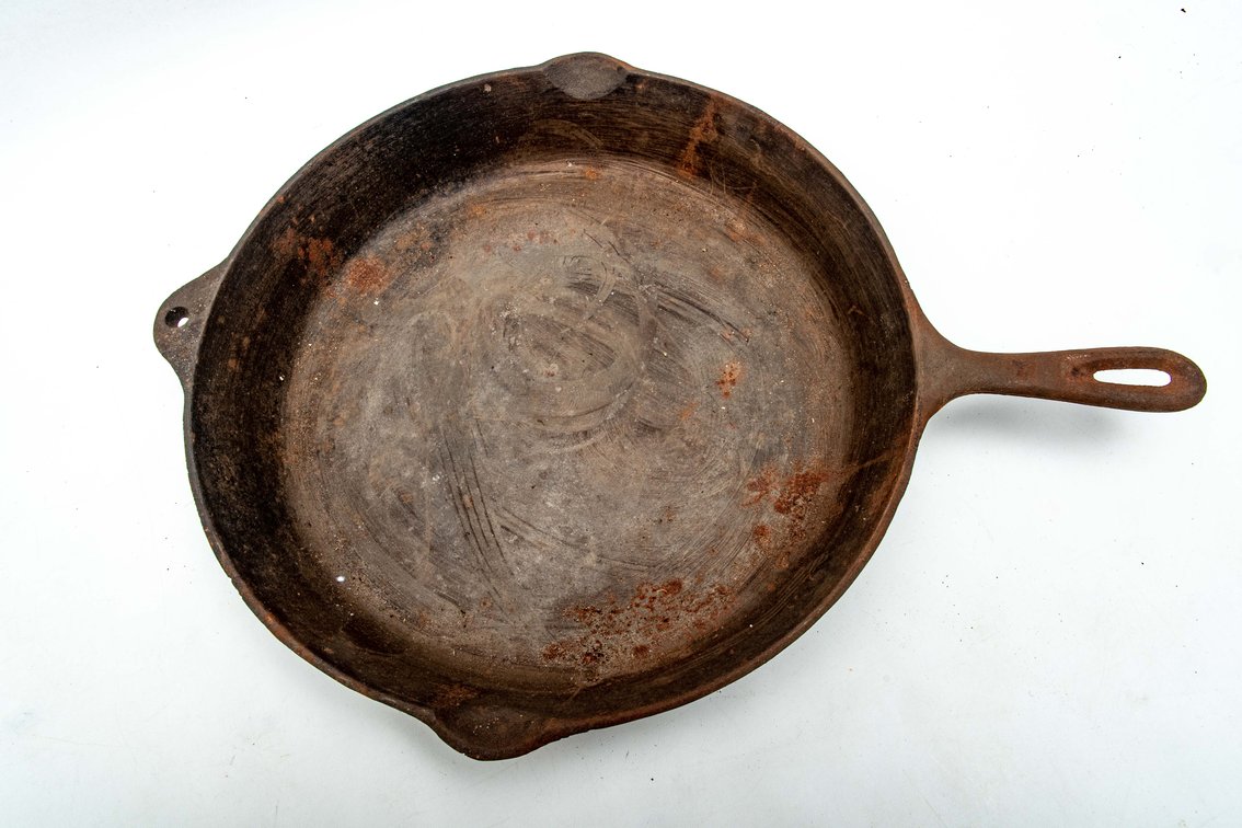 15" Double Spout Skillet