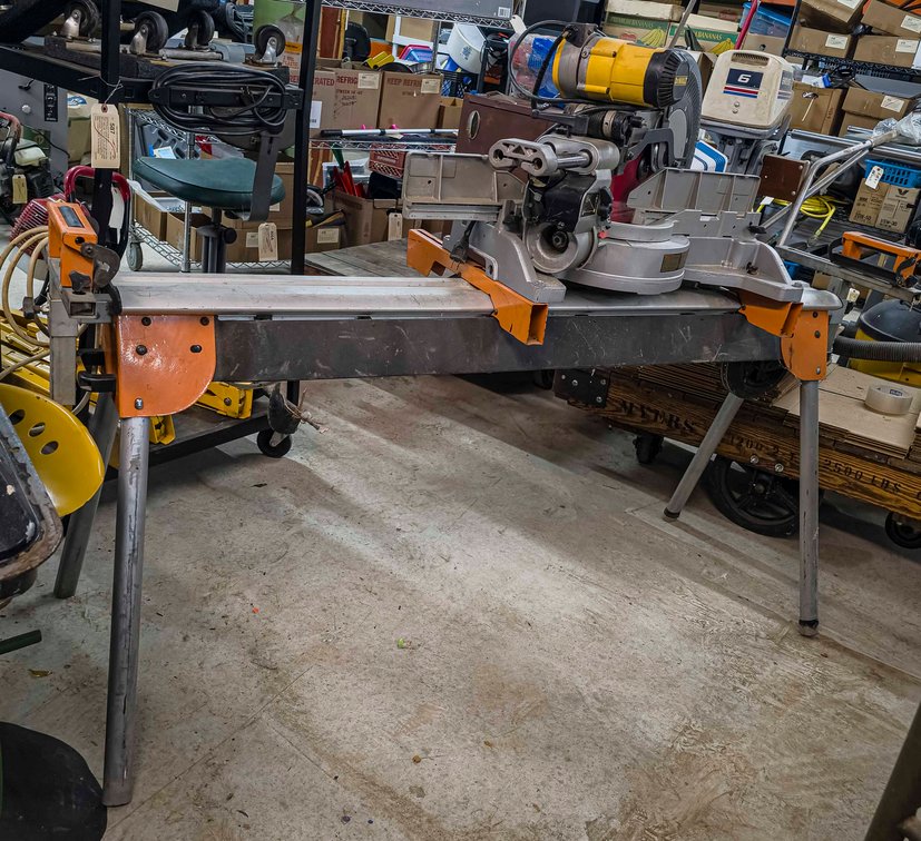 Dewalt 12" Sliding Compound Miter Saw