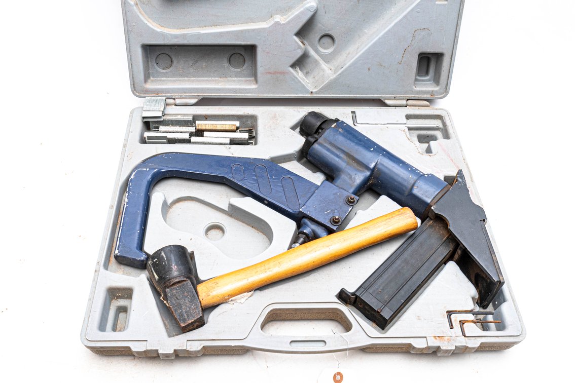 Central Pneumatic Floor Stapler Kit