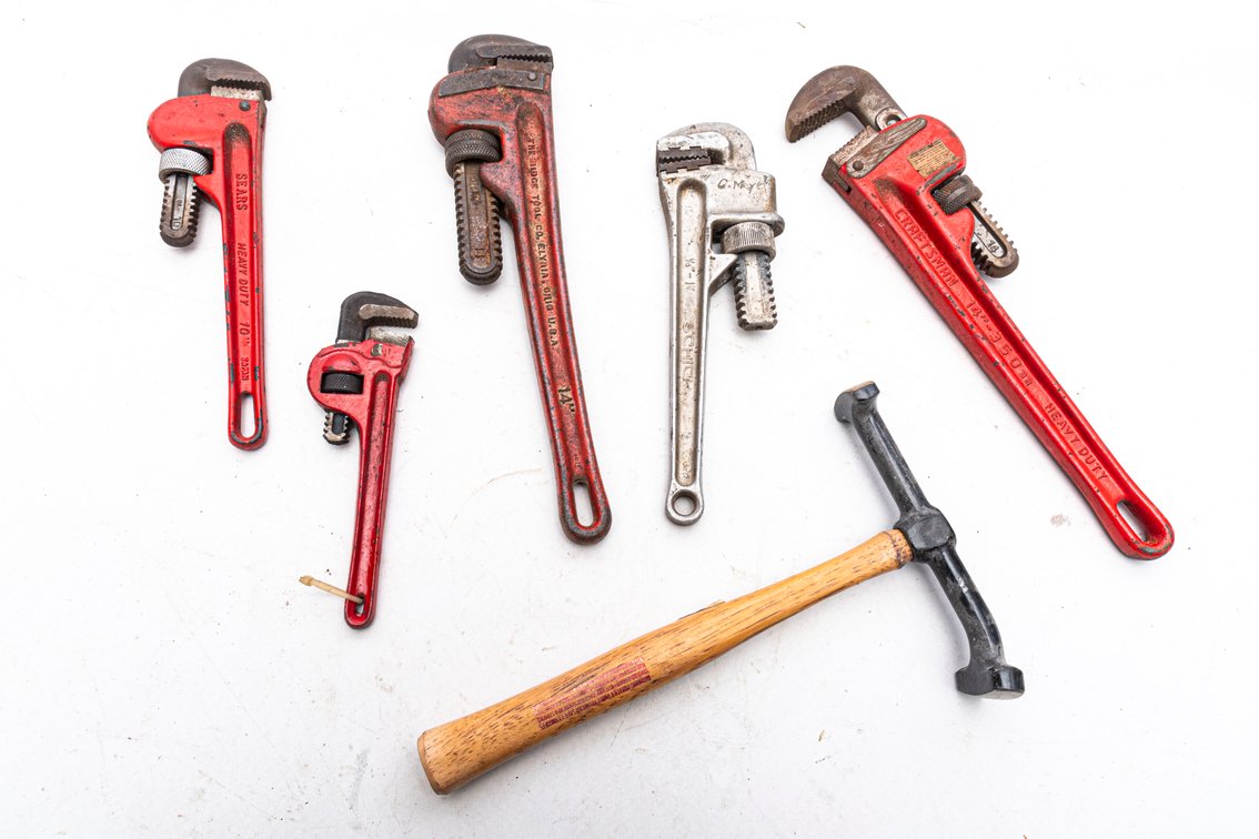 5 Pipe Wrenches & Body Work Hammer