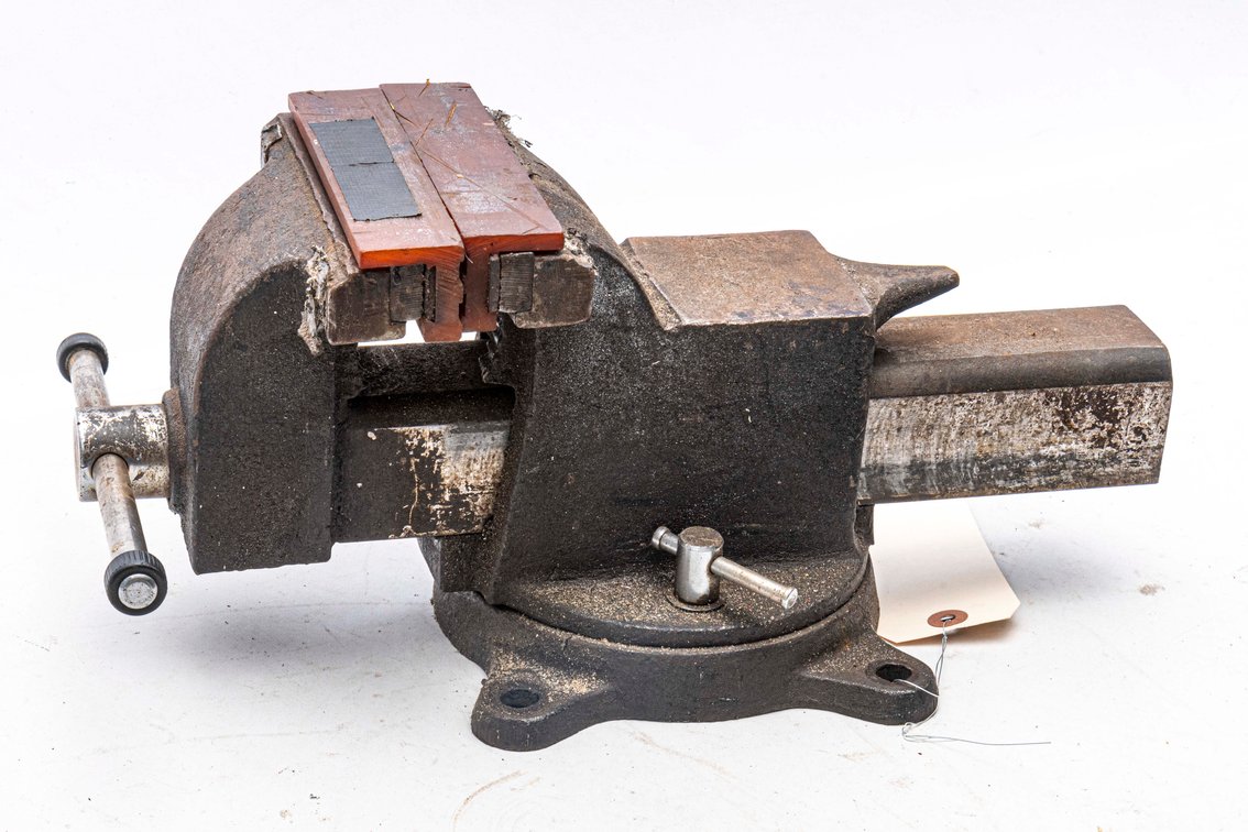 Swivel Based Bench Vise