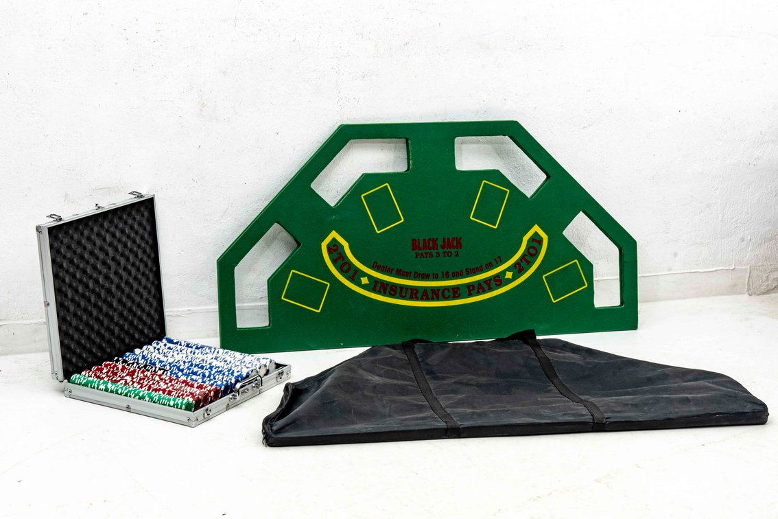 Blackjack Table Topper & 1000 Poker Chips in Case