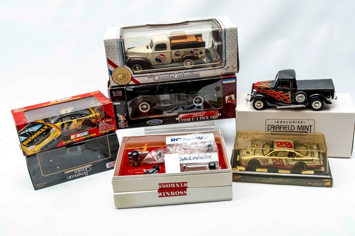 Scale Model Cars: Fairfield Mint, Motor Max, & ...