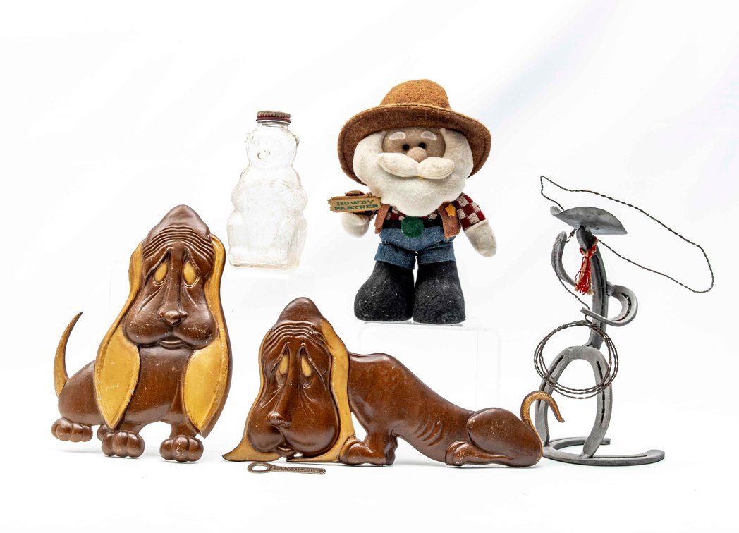 Western & 1962 Sexton Bassett Hound Dog Decor