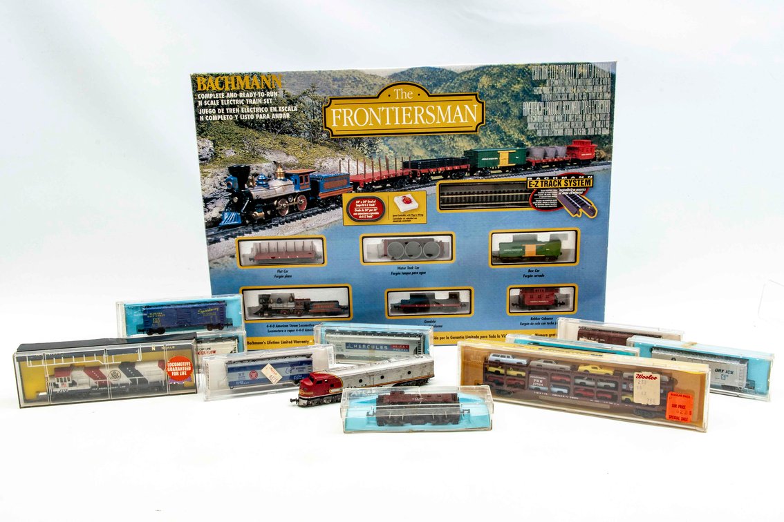 Bachmann Frontiersman N Gauge + N Cars, Engines