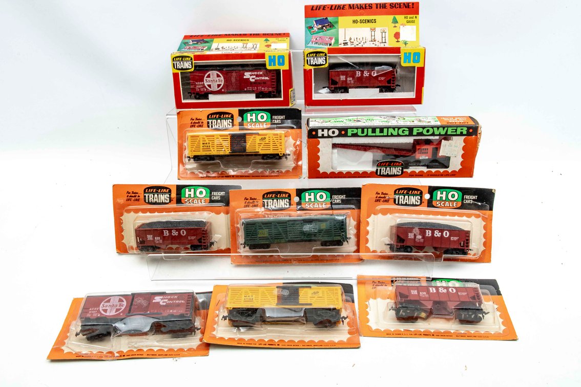Life - Like HO Scale B & O Train Cars, Santa Fe, +