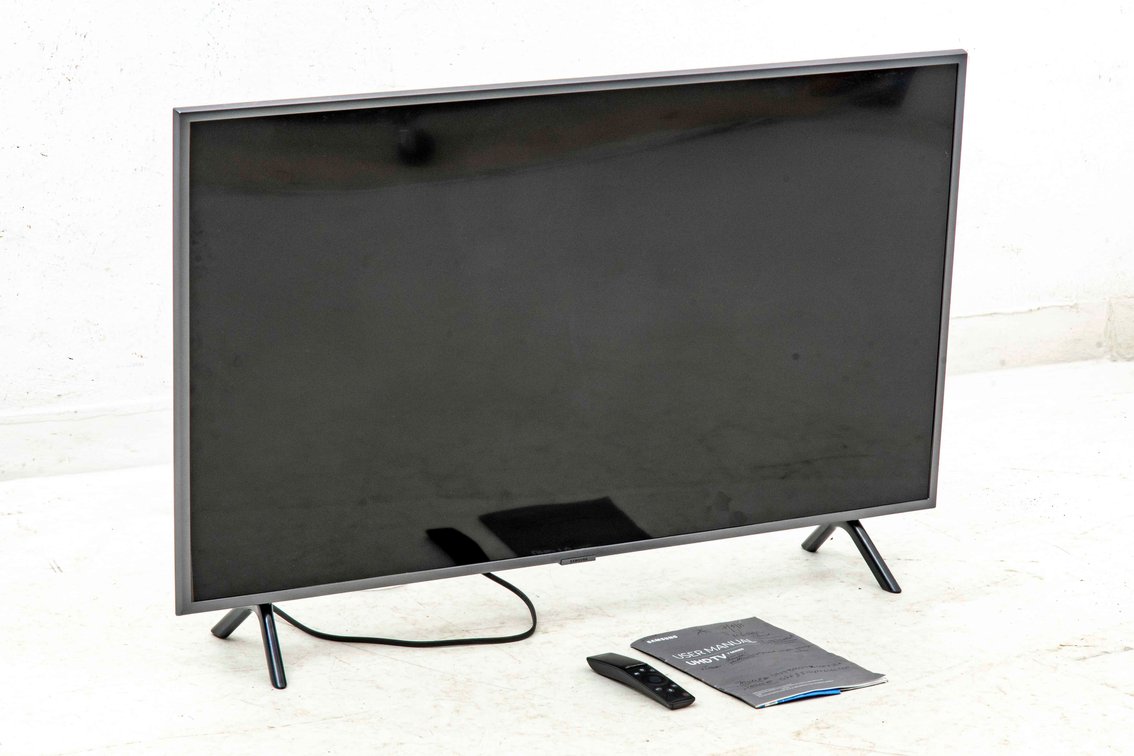 43" Samsung 4K Ultra HD (2160P) HDR Smart LED TV
