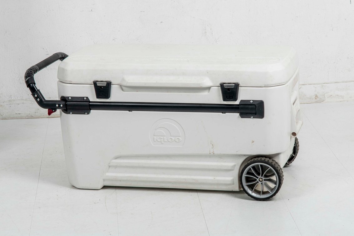 Large Igloo Rolling Cooler