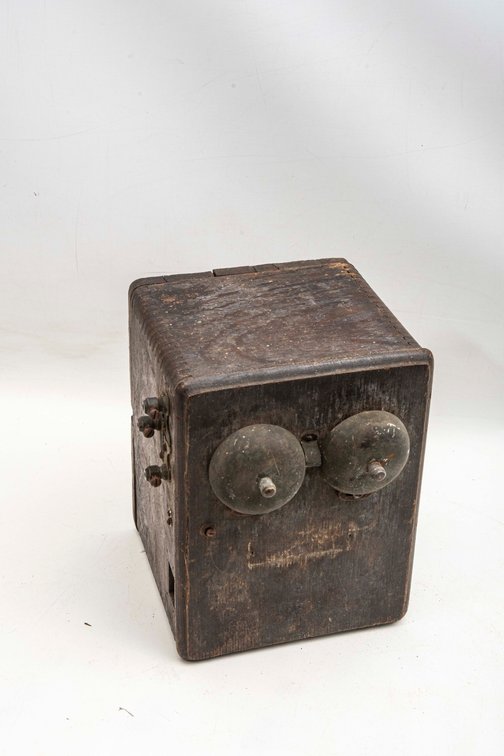 Antique Ringer Box w/ 4 Bar Dynamo