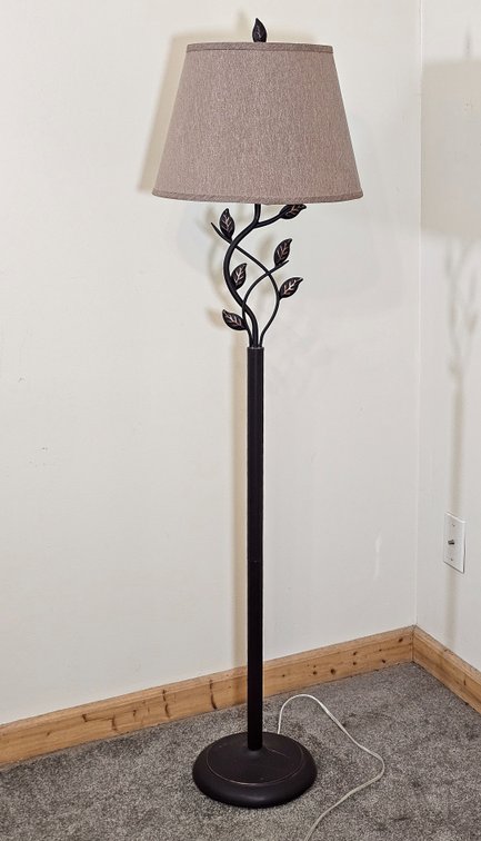 Metal Floor Lamp with Leaf Design