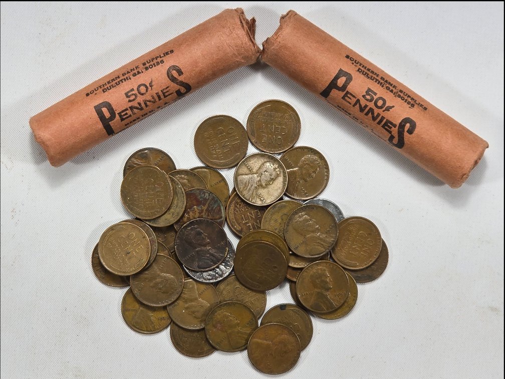 2 Rolls and 40 Loose Lincoln Wheat Pennies