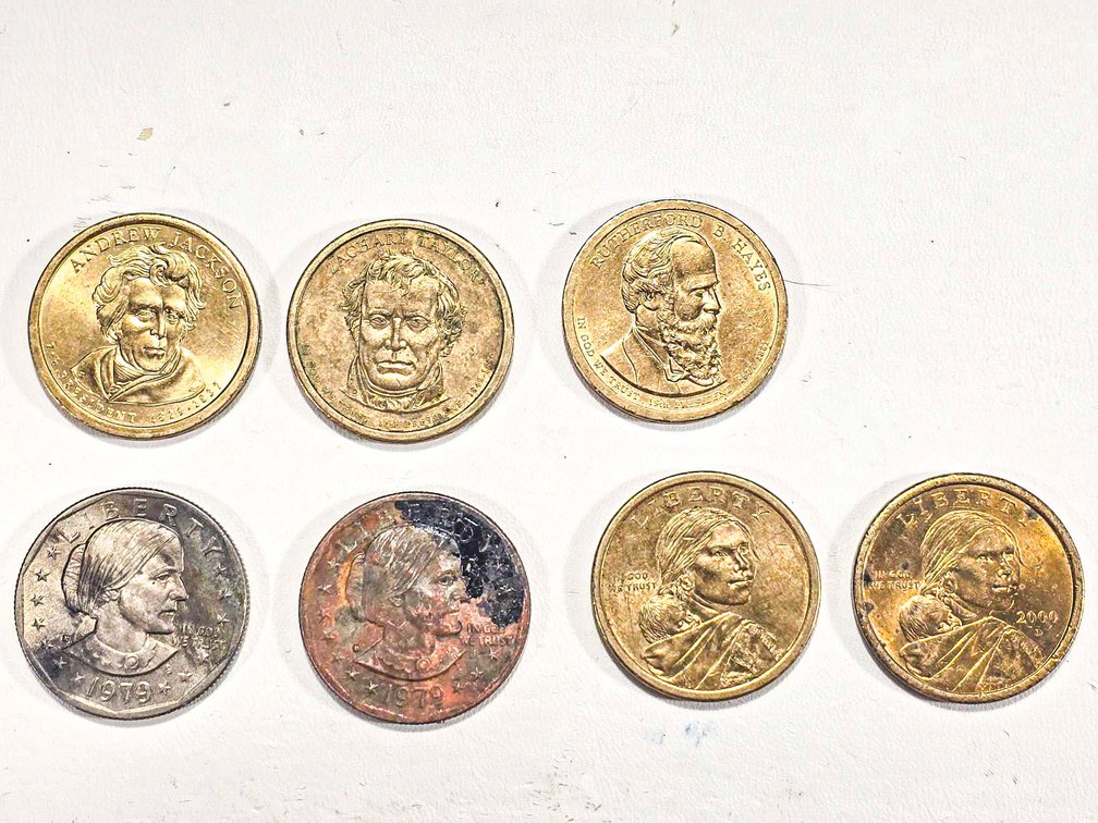 7 US $1 Coins: 3 Presidential, 2 Sacagawea, 2 Susa