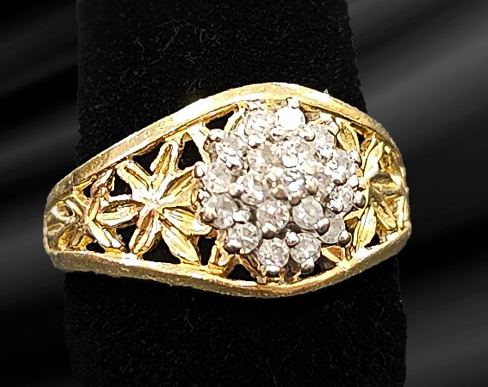 Women's 14K Gold Cluster Ring 2g
