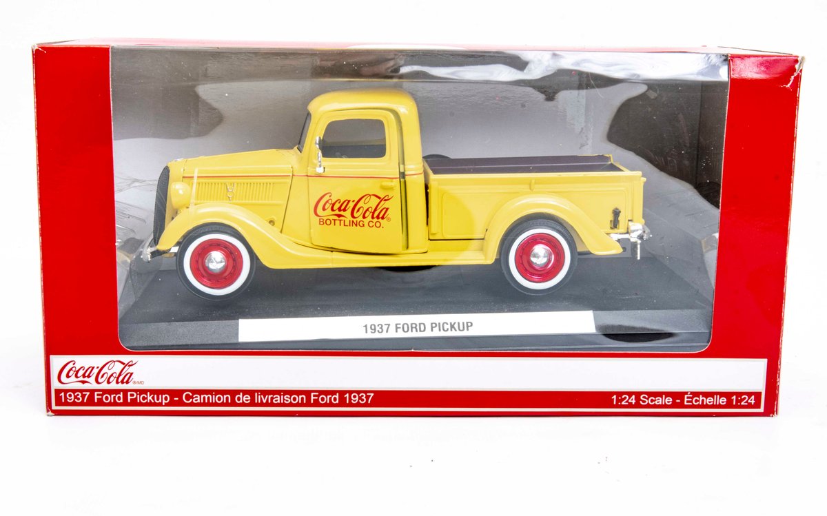 Coca Cola 1937 Ford Pickup Diecast in Box 1:24 Sca