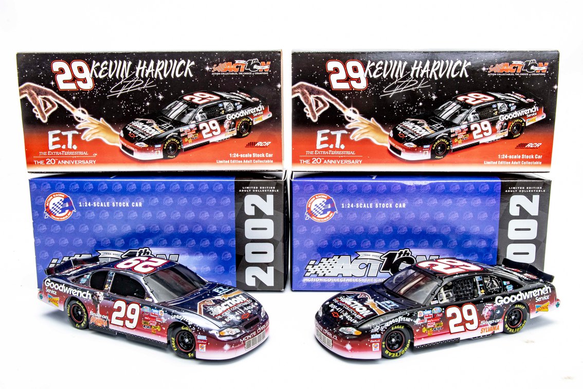 2 Action 1:24 2002 Kevin Harvick E.T. Model & Bank