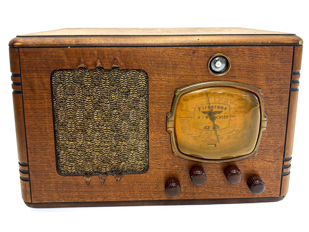 1930’s Firestone Air Chief Tabletop Tube Radio, Model R-3071