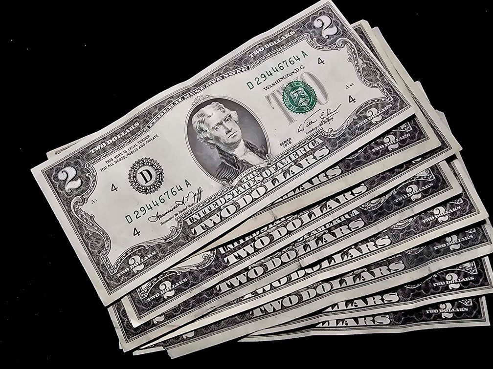 8 1976 Series United States Two-Dollar Federal Reserve Notes