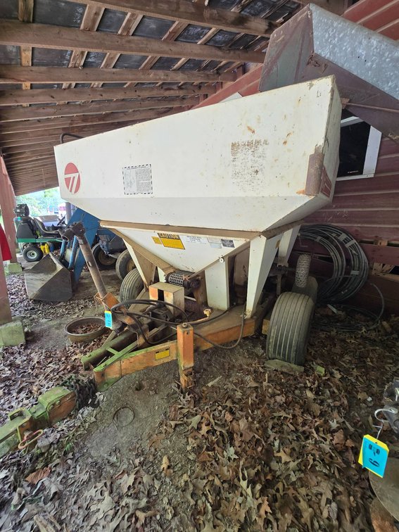 Tyler Fertilizer Spreader with PTO Hitch