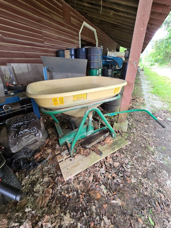 1995 Vicon Spreader, Model 894606, 420lb Capacity