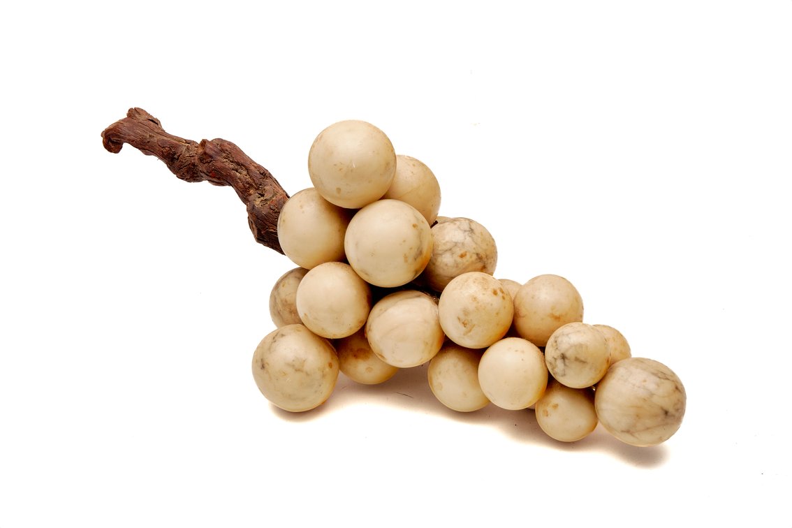 Vtg MC Italian Alabaster Grape Cluster w/Stem