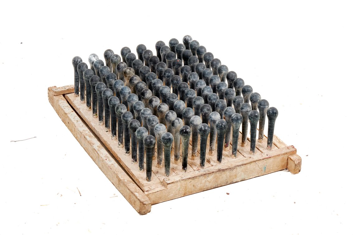 Vintage 96-Balloon Drip Mold Rack