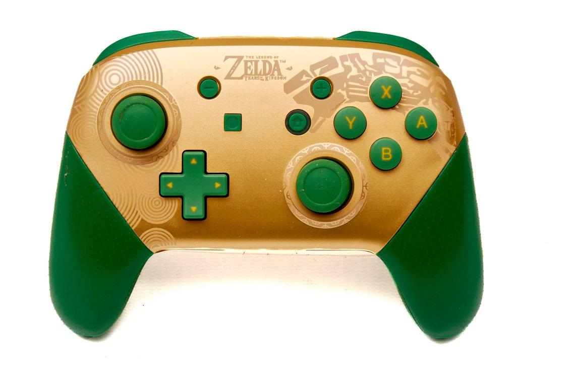 Nintendo Switch Zelda Wireless Pro Controller Gold