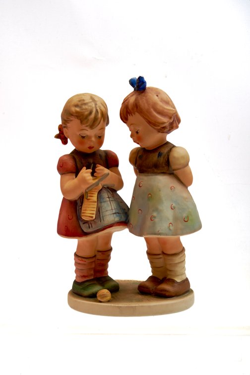Goebel Hummel Figurine "Playmates" Full Bee Mark