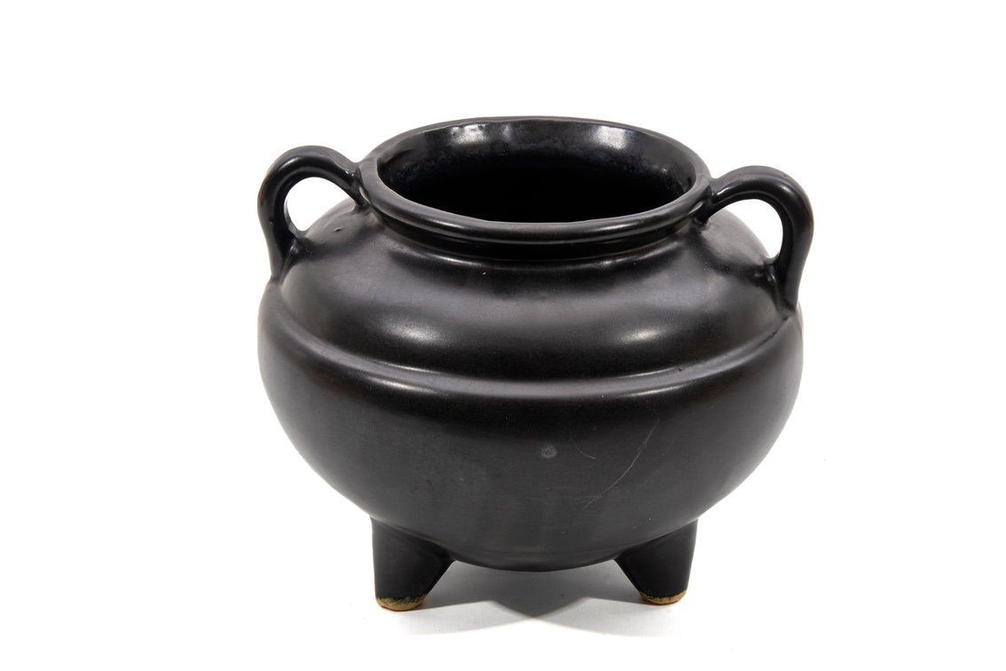 RRP Co Roseville OH Black Pottery Cauldron