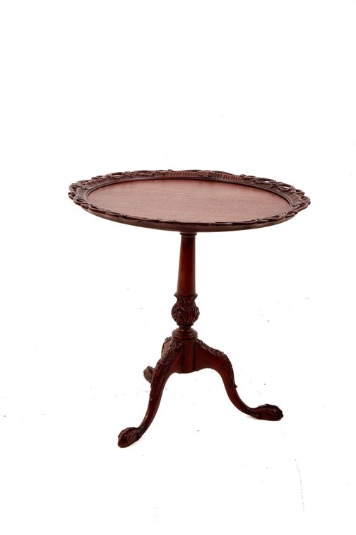 Queen Anne Mahogany Carved Pie Crust Accent Table